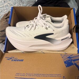 Brooks Cream Running Shoes with Black Accents